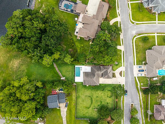 3rd image of 1908 Courtney Ln