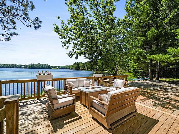 3rd image of 398 Island View Dr