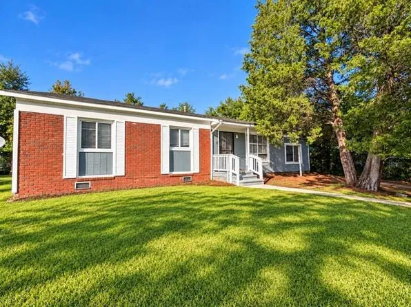 2815 Village Green Dr, Macon, GA 31206