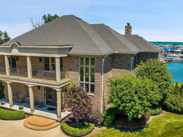 41626 Conger Bay Dr, Harrison Township, MI 48045
