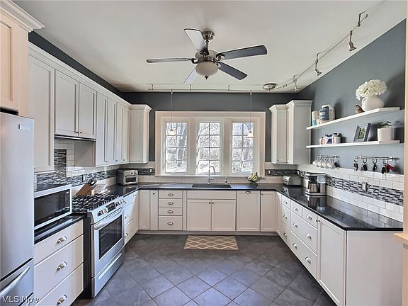 5th image of 10311 Lake Shore Blvd