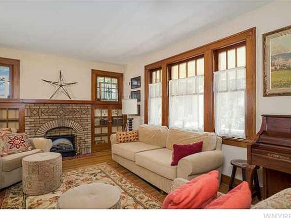 3rd image of 53 N Lincoln Ave