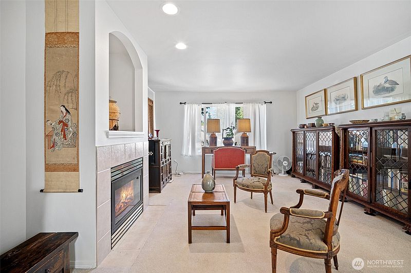5th image of 814 Nevada Street