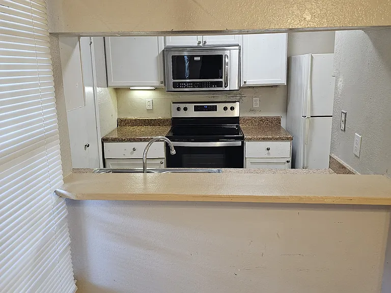 1732 Crest Point Dr — Photo 10