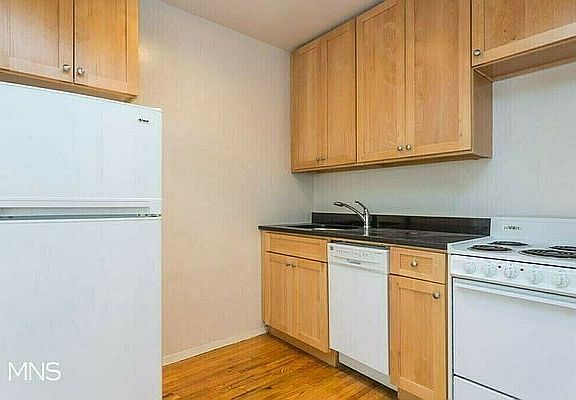3rd image of 309 W 30th St APT 3D