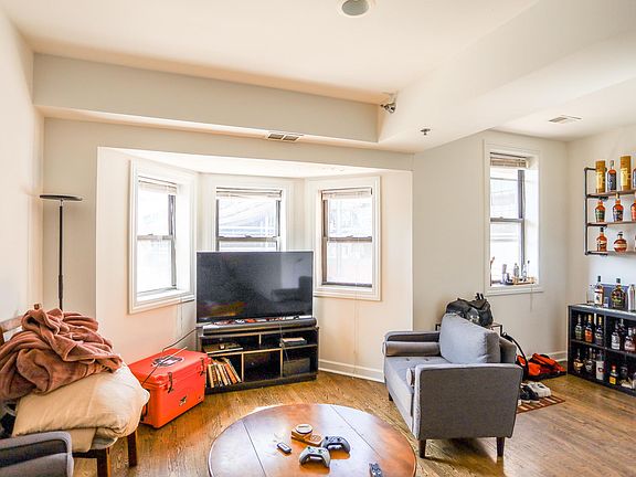 4th image of 1048 W Waveland Ave APT 1