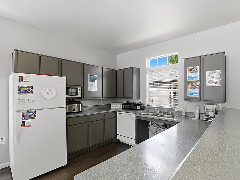 Almeda Park Apartments — Photo 24