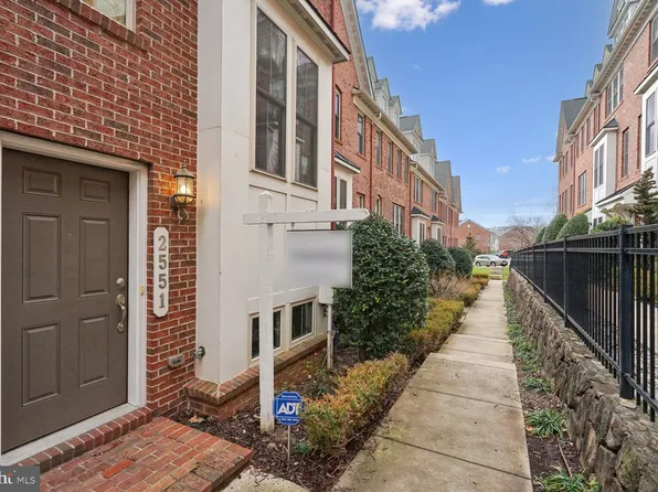 2551 S Kenmore Ct, Arlington, VA 22206