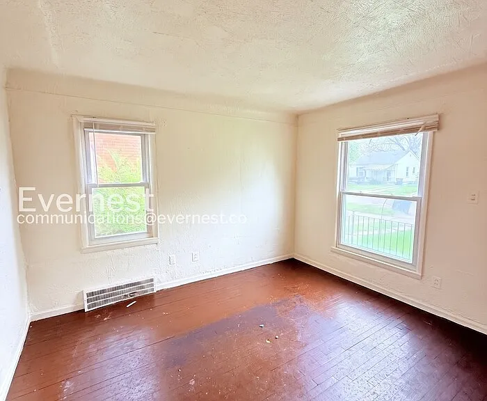 18659 Shaftsbury Ave — Photo 7