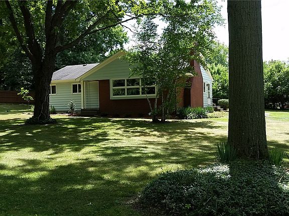4th image of 1960 Rockwell Ave