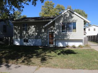 1016 Cachelin Dr, Carter Lake, IA 51510