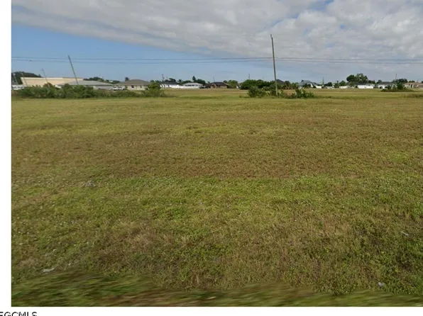 1037 NE 8th St, Cape Coral, FL 33909