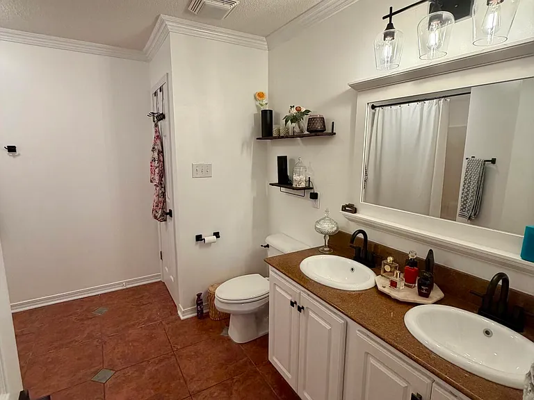 3406 Hermitage Ct — Photo 17