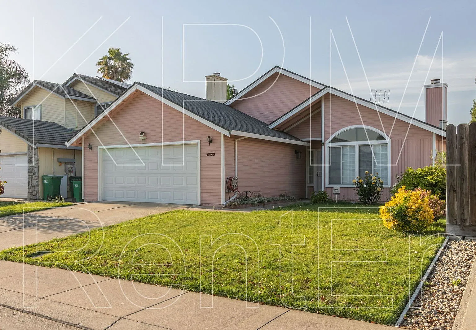 3 bed, 2.0 bath, 1370 sqft, $2,400 — Photo 2