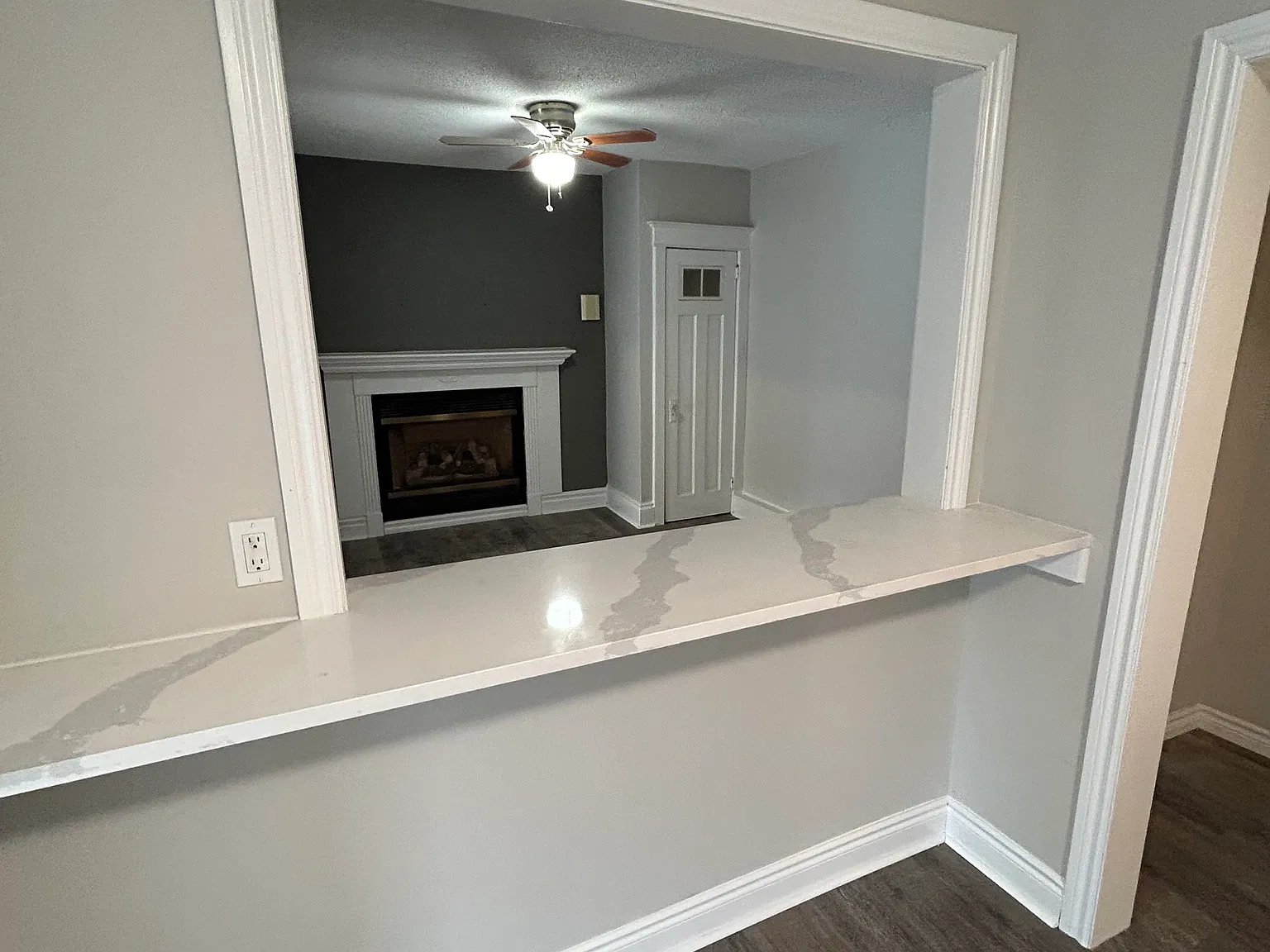 Trendy 2 Bedroom in the Heart of Locke St South — Photo 4