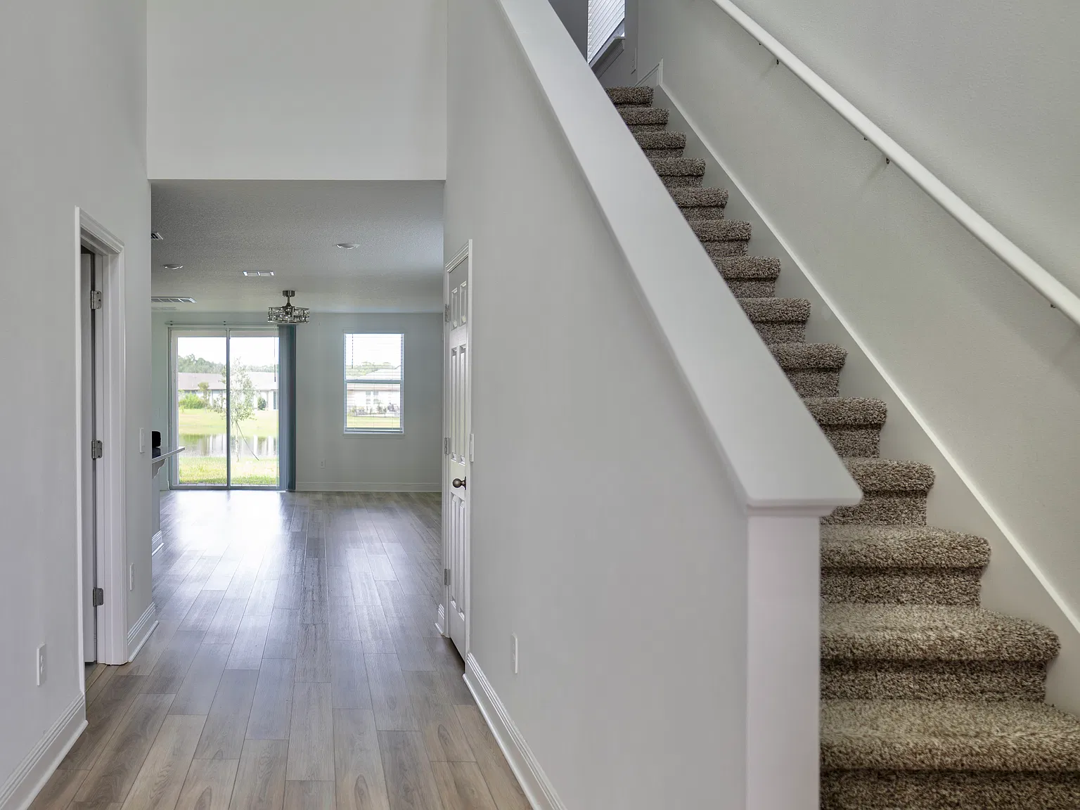 4 bed, 2.5 bath, 2460 sqft, $2,800 — Photo 2