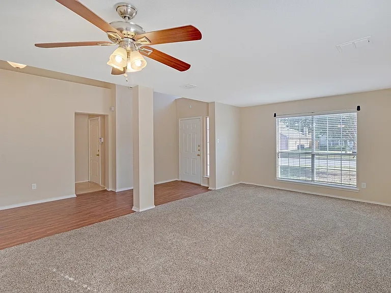 1029 Magnolia Ln — Photo 4