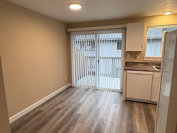 2nd image of 427 Hewitt Ave #17542425