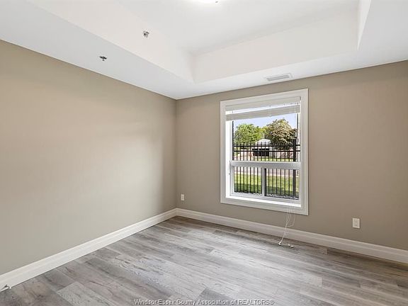 5th image of 955 Ouellette Ave #408