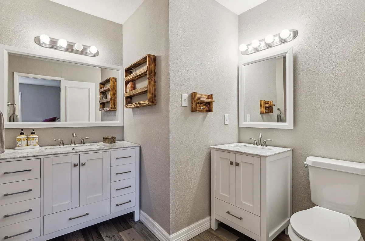 Building Photo - 10560 Rose Bud Ct