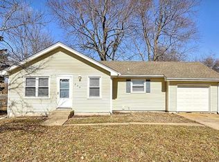 320 SW Glendana Dr, Lees Summit, MO 64081