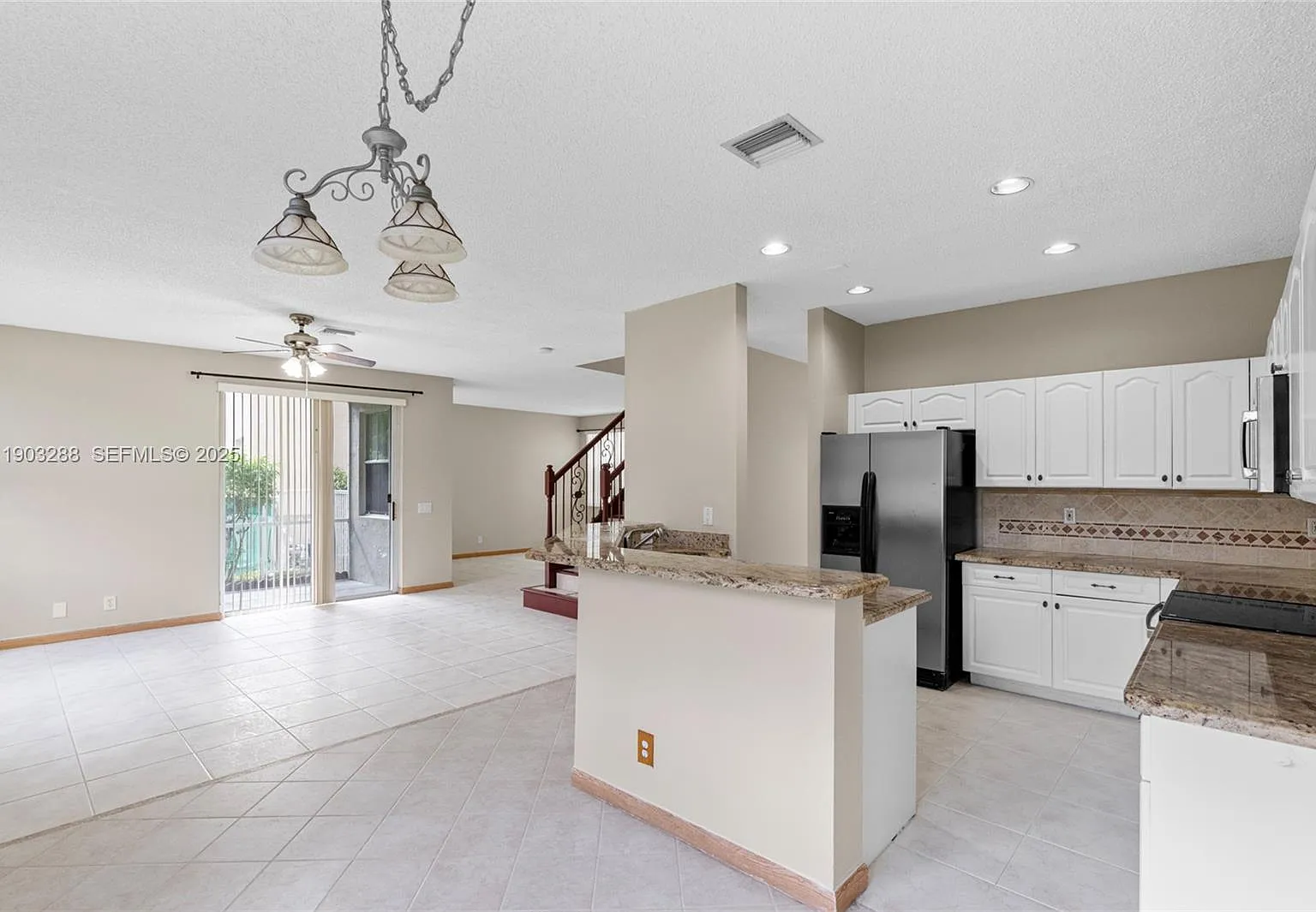 4 bed, 2114 sqft, $4,700 — Photo 2