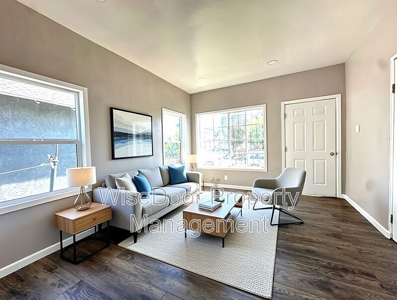 1st image of 155 W 43rd St #155