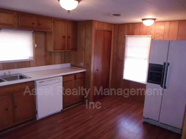 102 Wainwright Rd — Photo 8