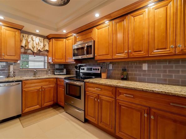 820 S Hollybrook Dr APT 209