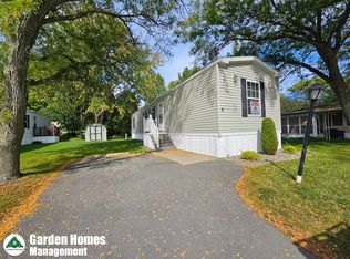 6 Northwood Cir, New Hartford, NY 13413