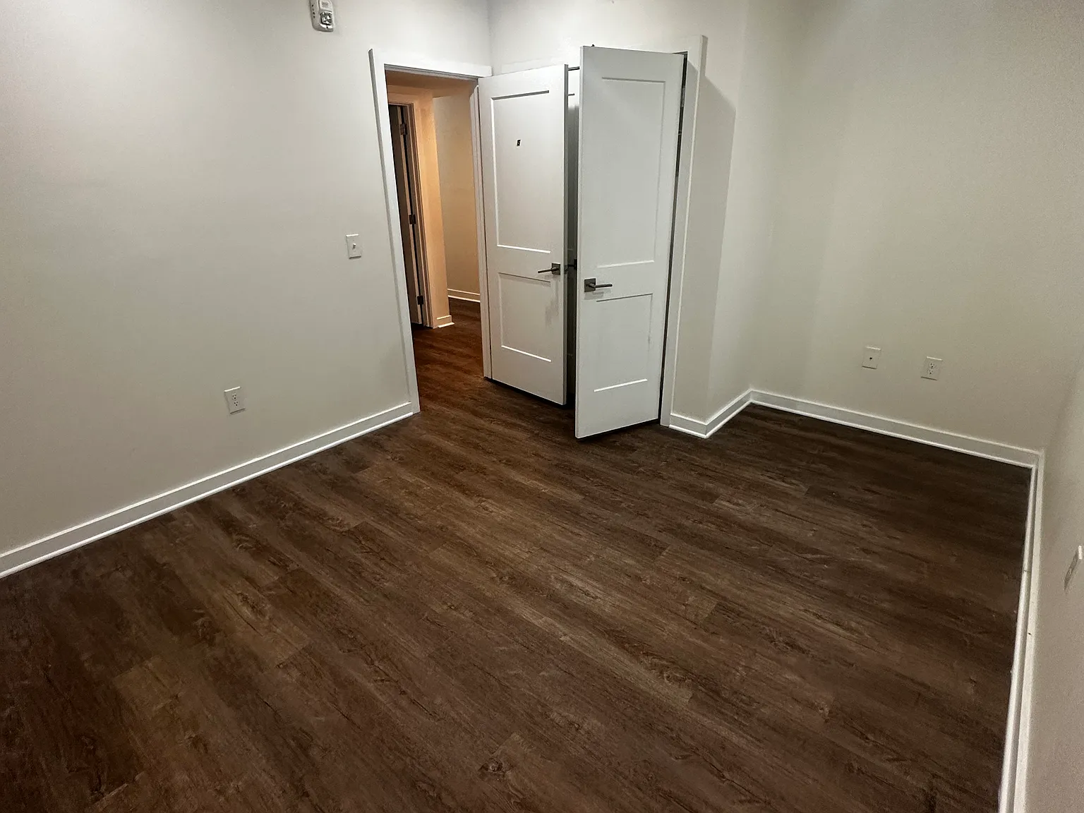 3 bed, 1000 sqft, $1,500 — Photo 3