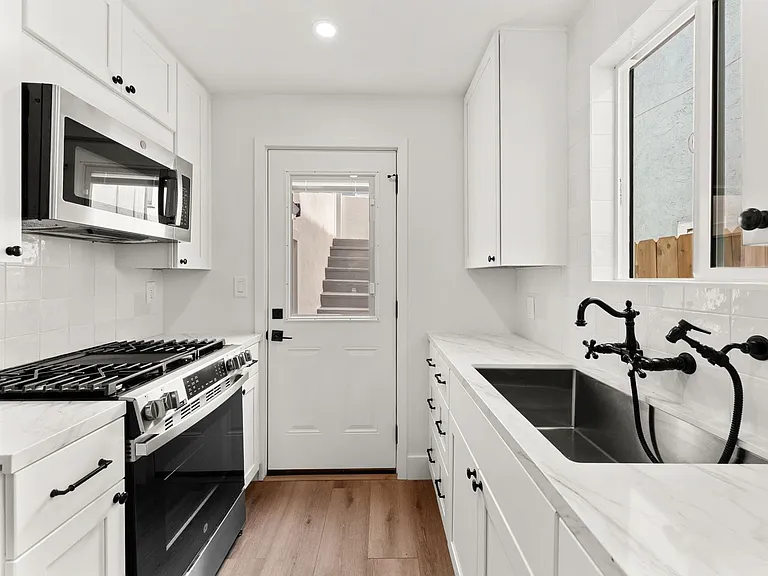 749-749.5 York Ct #749 YORK CT — Photo 10