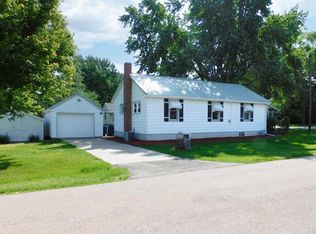 1823 W 4th St, Dixon, IL 61021