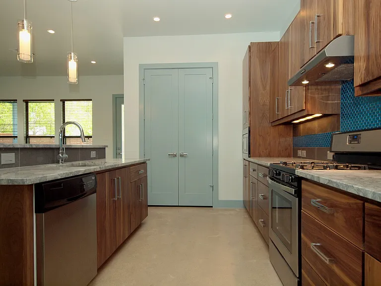 306 Franklin Blvd — Photo 22