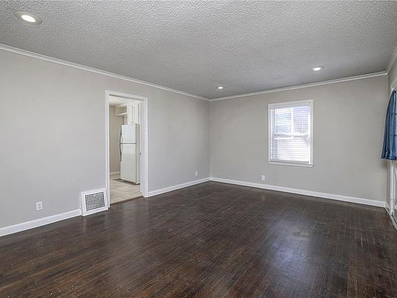 4th image of 507 W 86th Ter