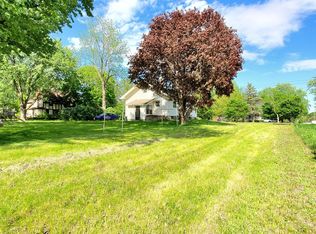 294 S Maple Ave, Le Center, MN 56057