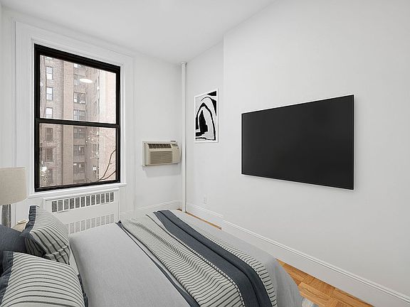 5th image of 132 W 80th St APT 4R