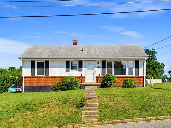 2nd image of 315 Sharon Ln