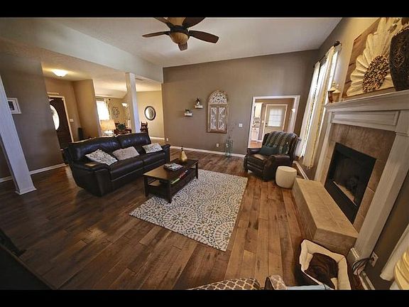 2nd image of 4007 E Bennington Blvd #1