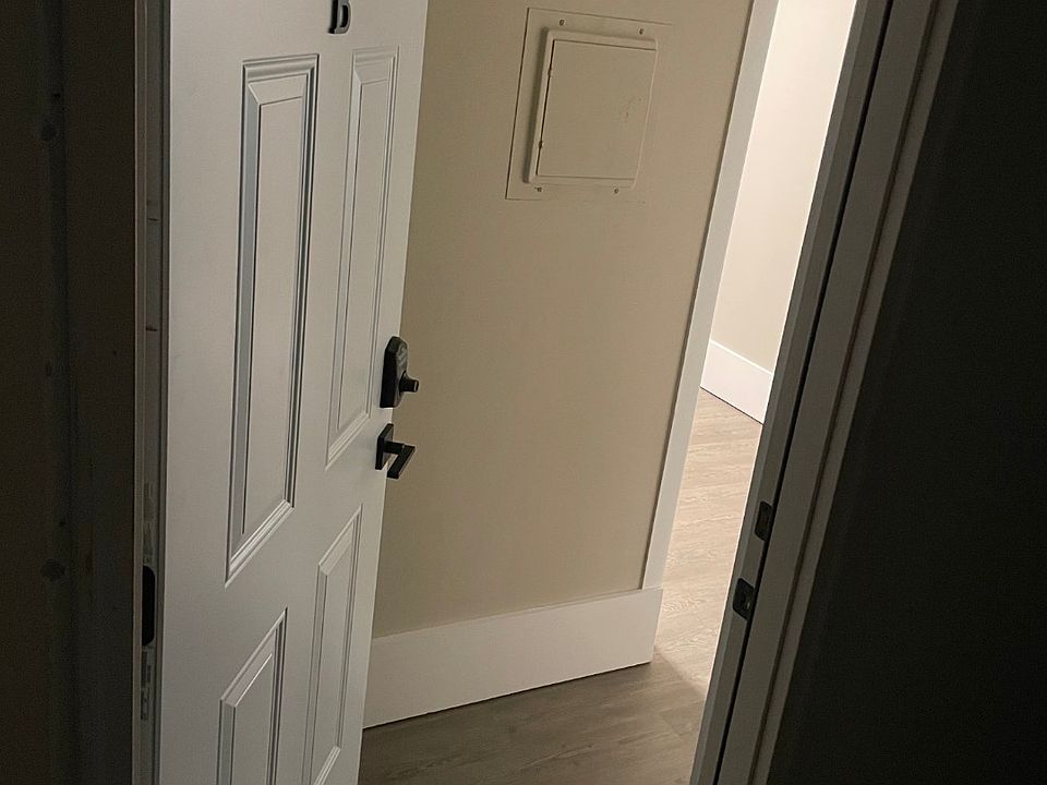1st image of 188 New Castle Rd Suite B