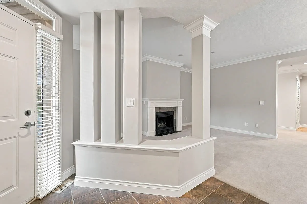 6 bed, 3664 sqft, $4,500 — Photo 2