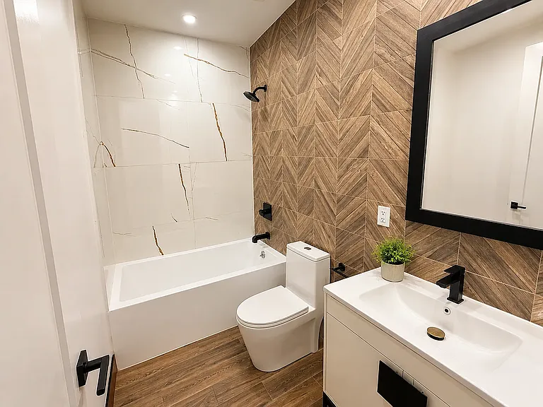 762 E 32nd St #3B — Photo 5