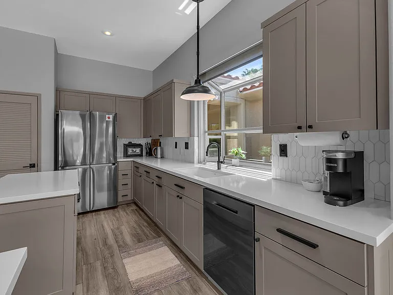 93 Kavenish Dr — Photo 18