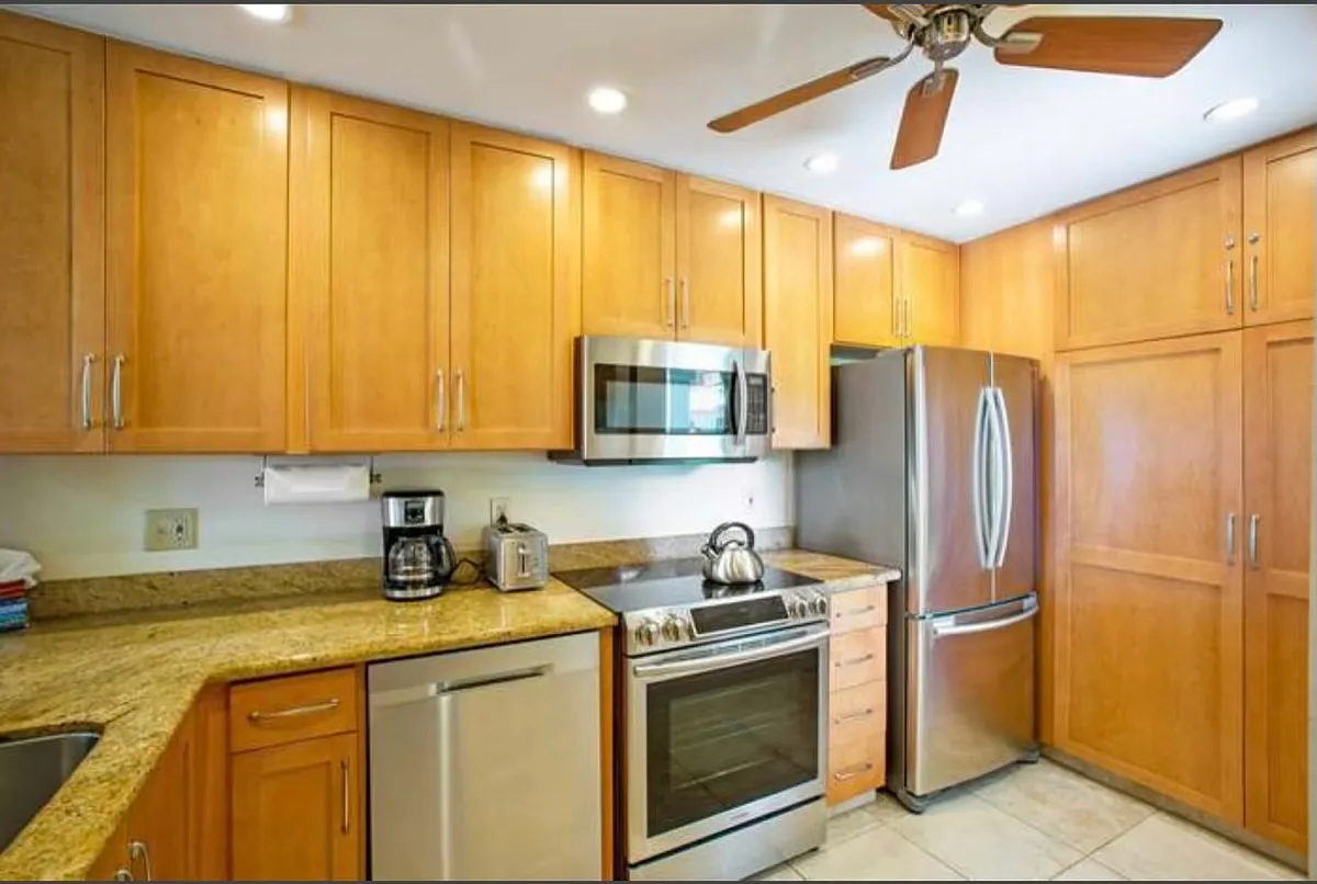 1 bed, 1.5 bath, 1107 sqft, $6,000 — Photo 2