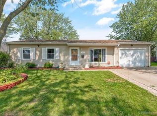 842 Post Ln, Streamwood, IL 60107