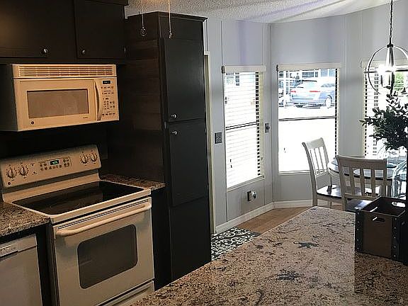 4th image of 98A S Pioneer St