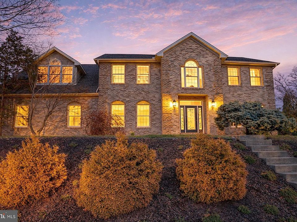 1st image of 1014 S Waterford Way