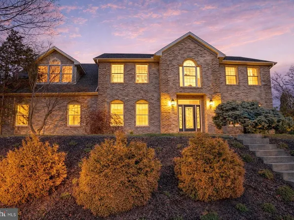 1014 S Waterford Way, Mechanicsburg, PA 17050