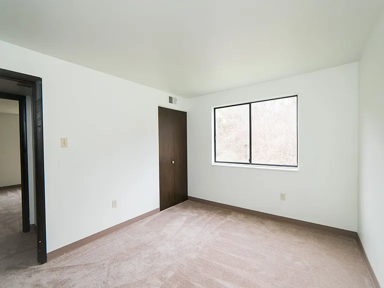 Sylvan Ridge Apartments — Photo 19
