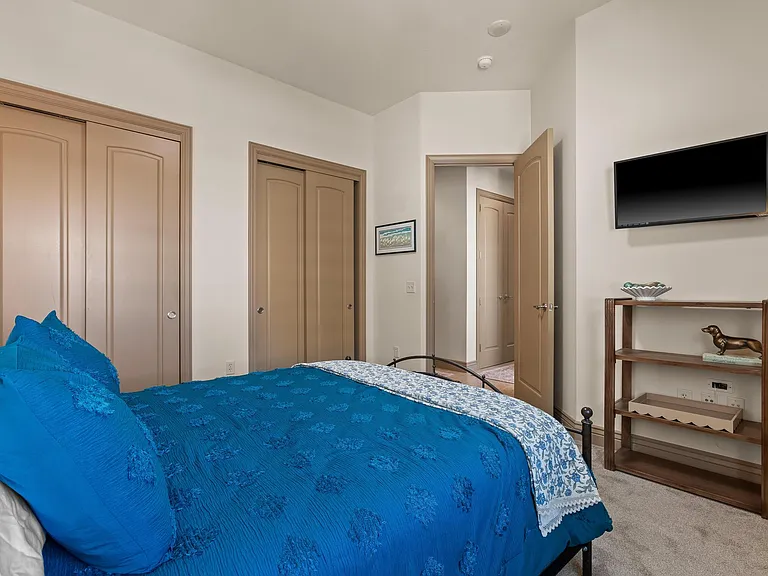 1112 W Main St #406 — Photo 30
